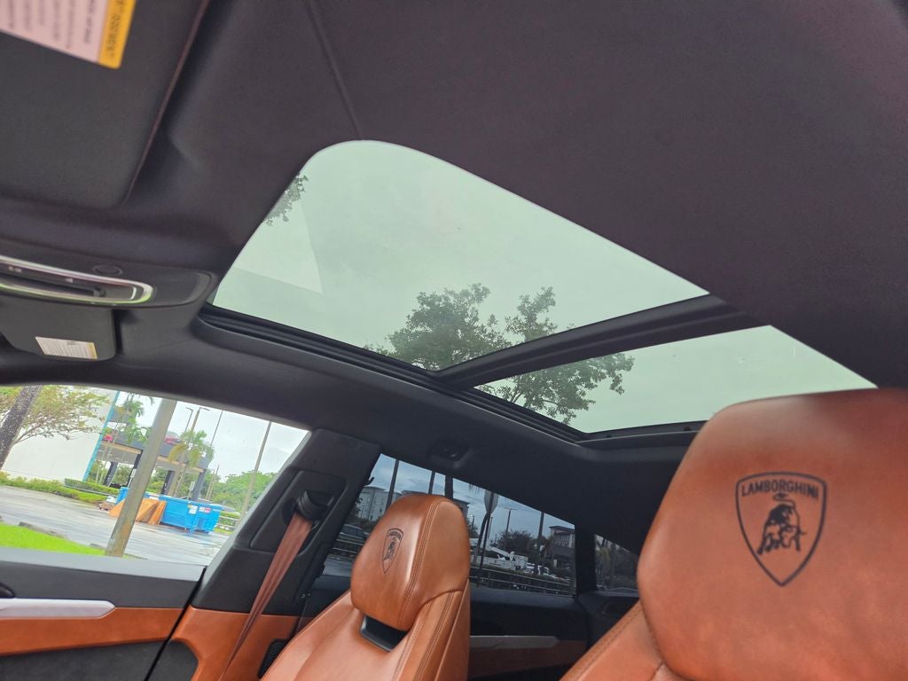 2019 Lamborghini Urus Base