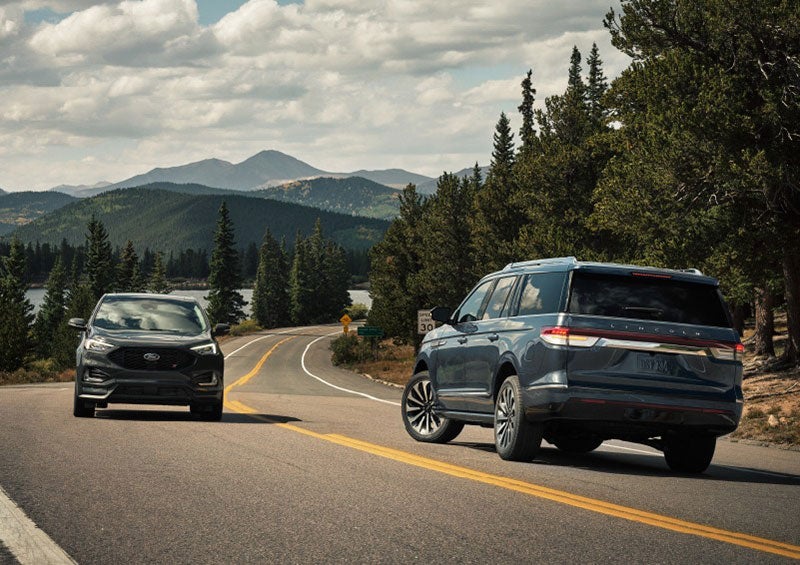 A 2023 Lincoln Navigator SUV is making a left turn as another vehicle approaches from the other lane. | Gary Yeomans Lincoln Ocala in Ocala FL