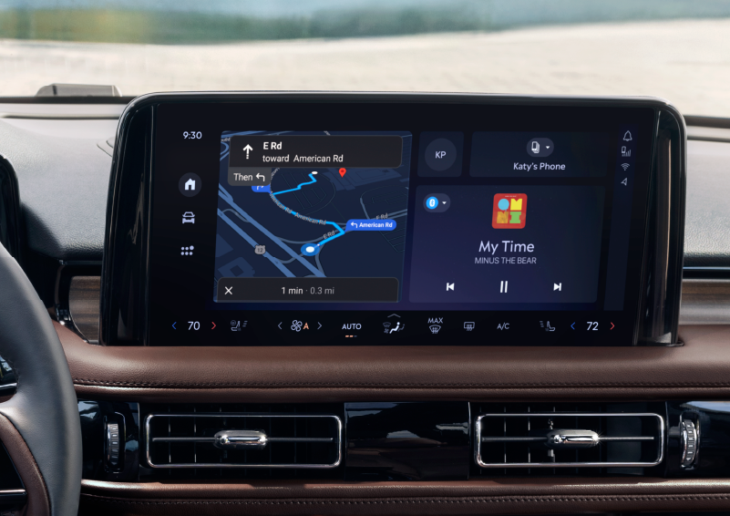 The 13.2-inch LCD touchscreen is showcased. | Gary Yeomans Lincoln Ocala in Ocala FL