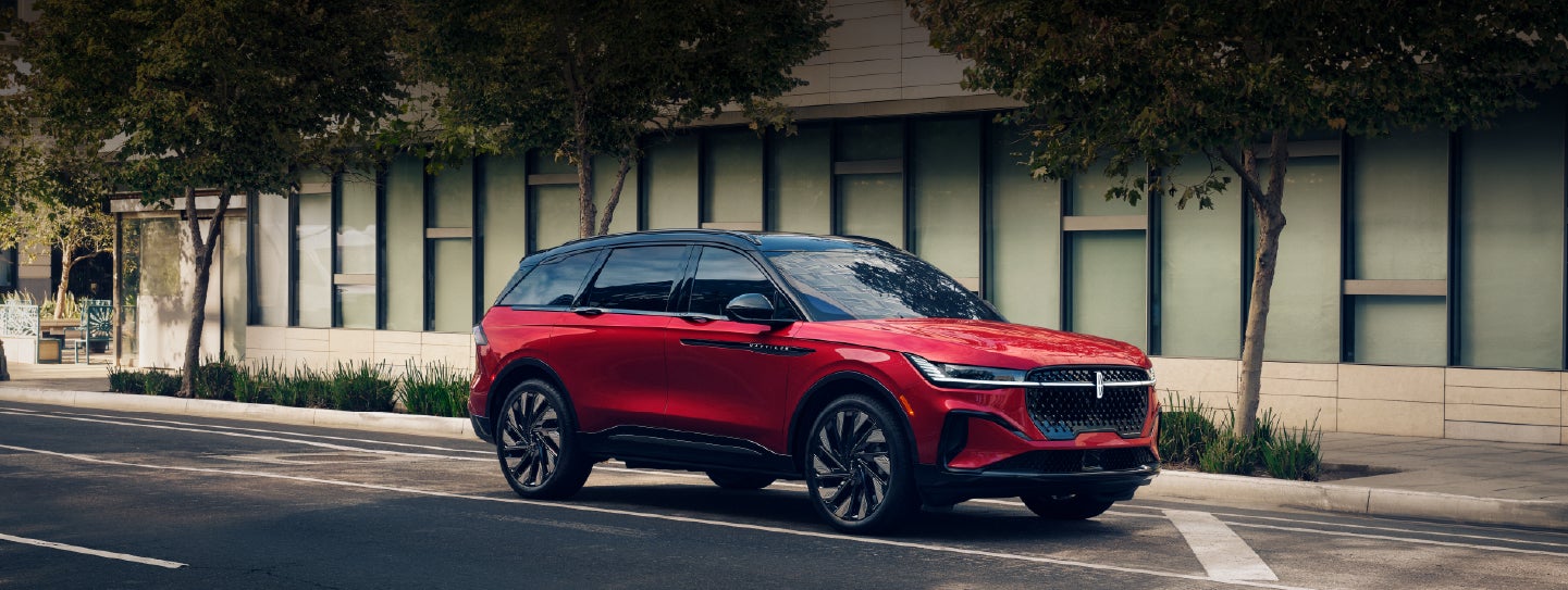 A 2025 Lincoln Nautilus® SUV with an available hybrid powertrain is parked in an urban setting. | Gary Yeomans Lincoln Ocala in Ocala FL