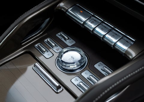 A crystal-inspired volume knob is shown in the center floor console of a 2025 Lincoln Nautilus® SUV. | Gary Yeomans Lincoln Ocala in Ocala FL