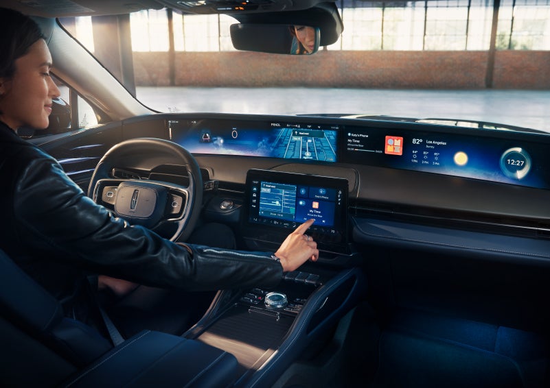 The driver of a 2025 Lincoln Nautilus® SUV interacts with the center touchscreen. | Gary Yeomans Lincoln Ocala in Ocala FL