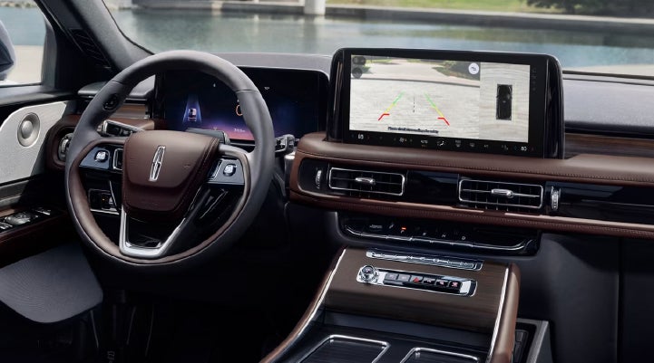The backup camera of the 2027 Lincoln Aviator® SUV is displayed on screen. | Gary Yeomans Lincoln Ocala in Ocala FL